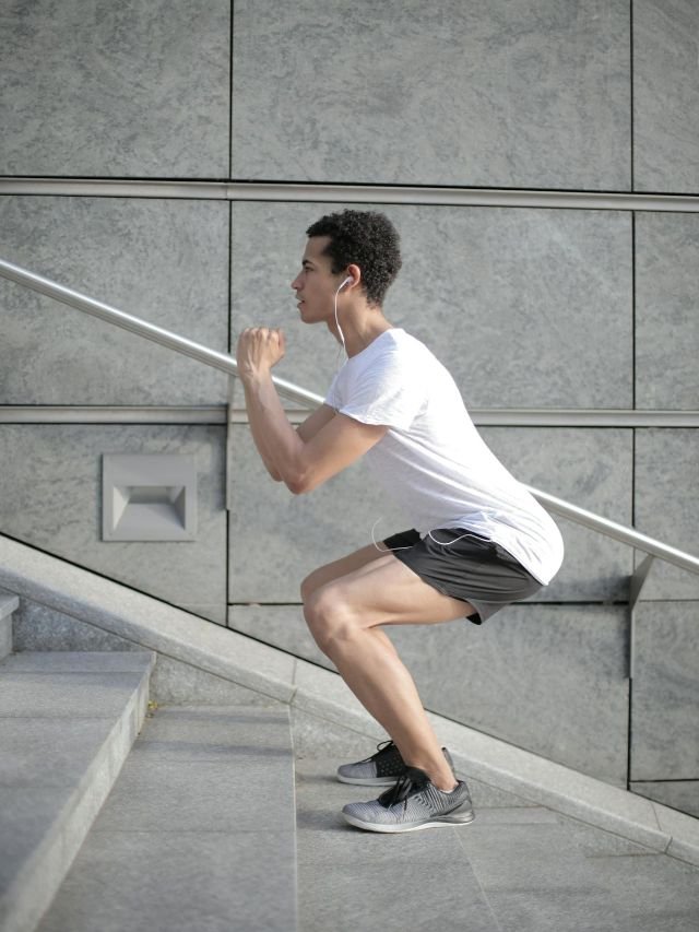 5 Crucial Safety Tips For Practicing Squats: